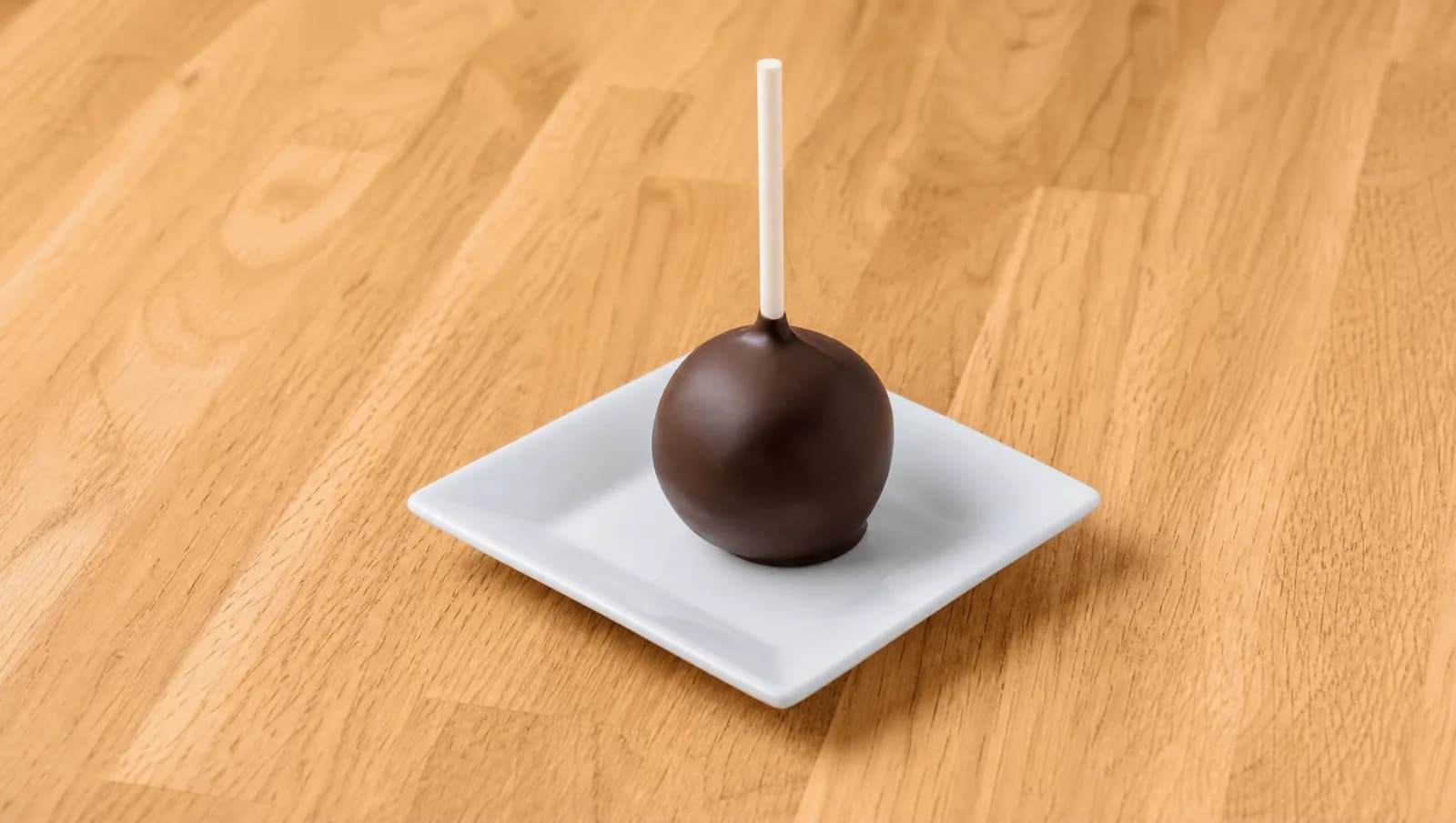 Chocolate-coated cake pop on a stick at Floré Café & Kitchen | Cake pop coberto de chocolate no palito no Floré Café & Kitchen