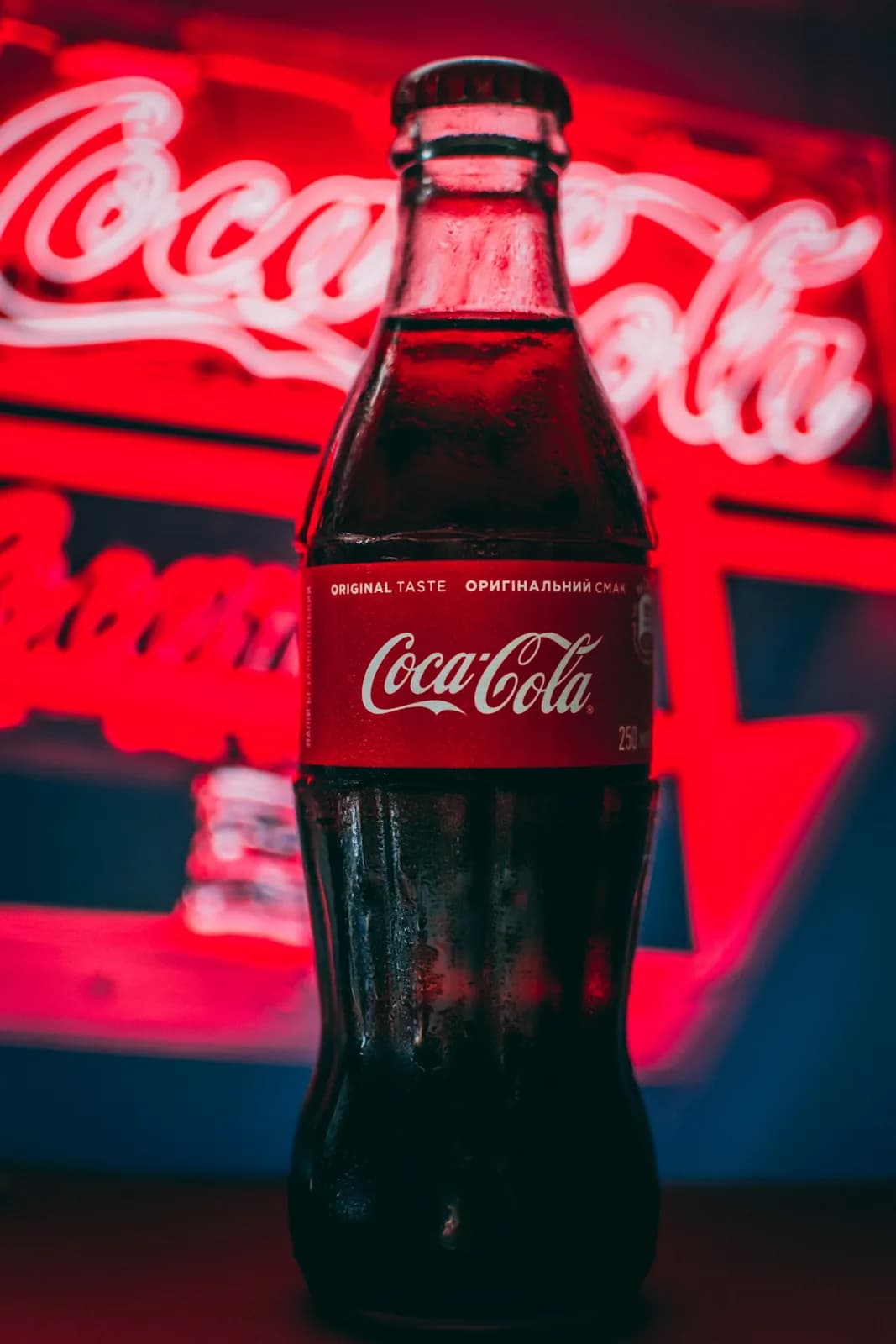 Coca-Cola glass bottle at Floré Café & Kitchen | Garrafa de vidro de Coca-Cola no Floré Café & Kitchen