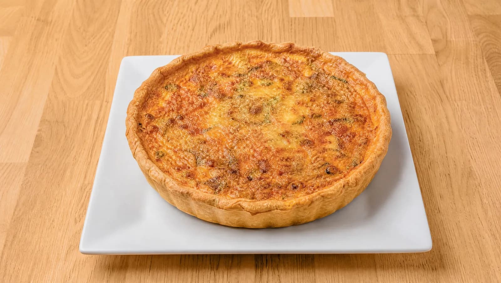Whole baked quiche at Floré Café & Kitchen | Quiche inteira assada no Floré Café & Kitchen