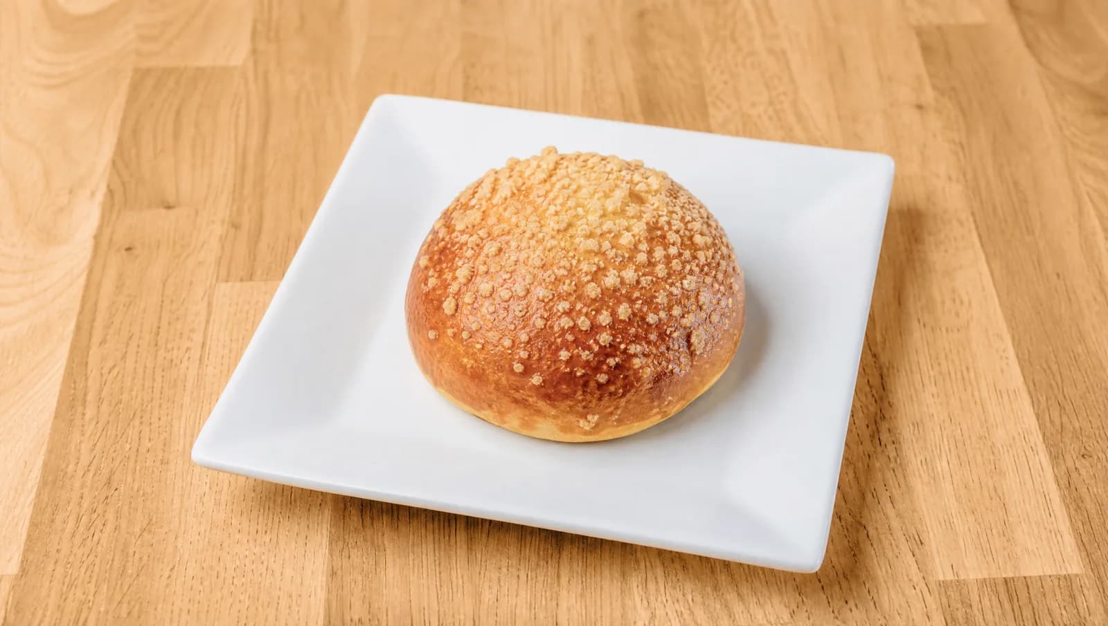 Small sweet bread at Floré Café & Kitchen | Pão doce pequeno no Floré Café & Kitchen